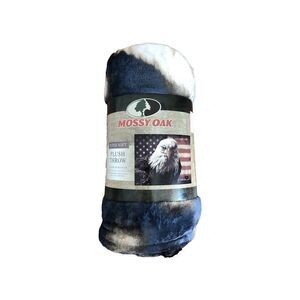 Mossy Oak Plush Throw 50 x 60 in. Super Soft - BALD EAGLE DESIGN